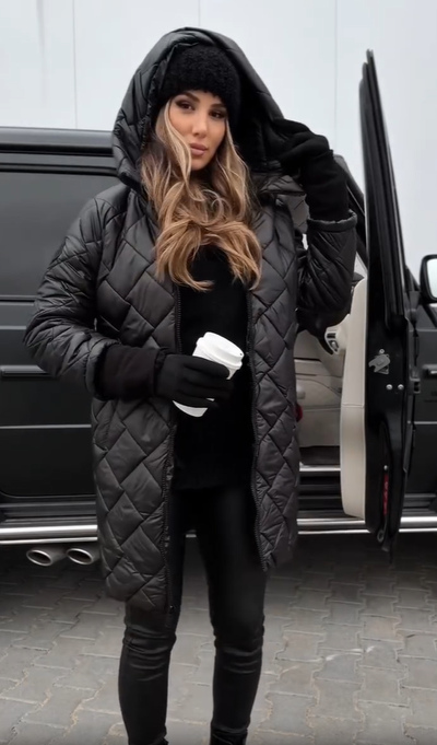 Anneliese™ | Elegante gesteppte Daunenjacke mit Kapuze