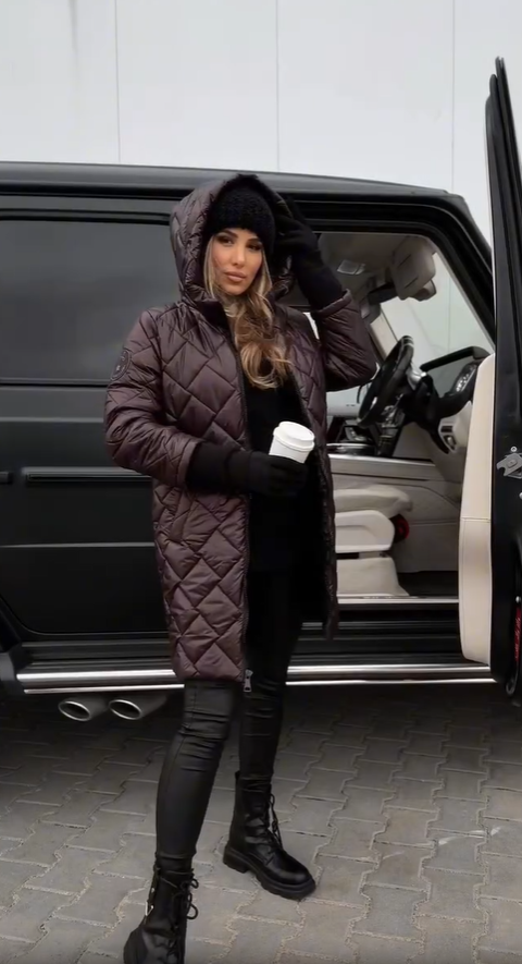 Anneliese™ | Elegante gesteppte Daunenjacke mit Kapuze