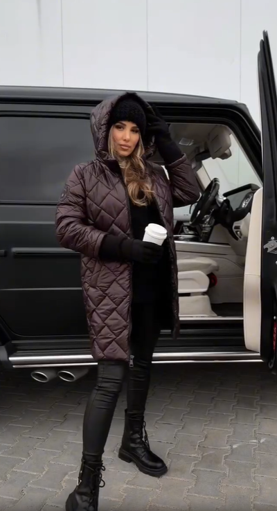 Anneliese™ | Elegante gesteppte Daunenjacke mit Kapuze