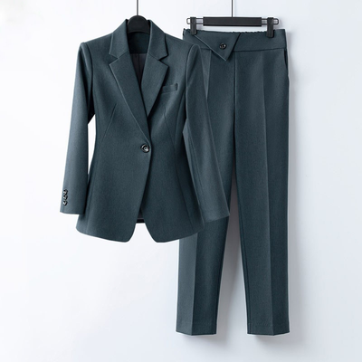 Elania – Zeitloses Blazer-Ensemble